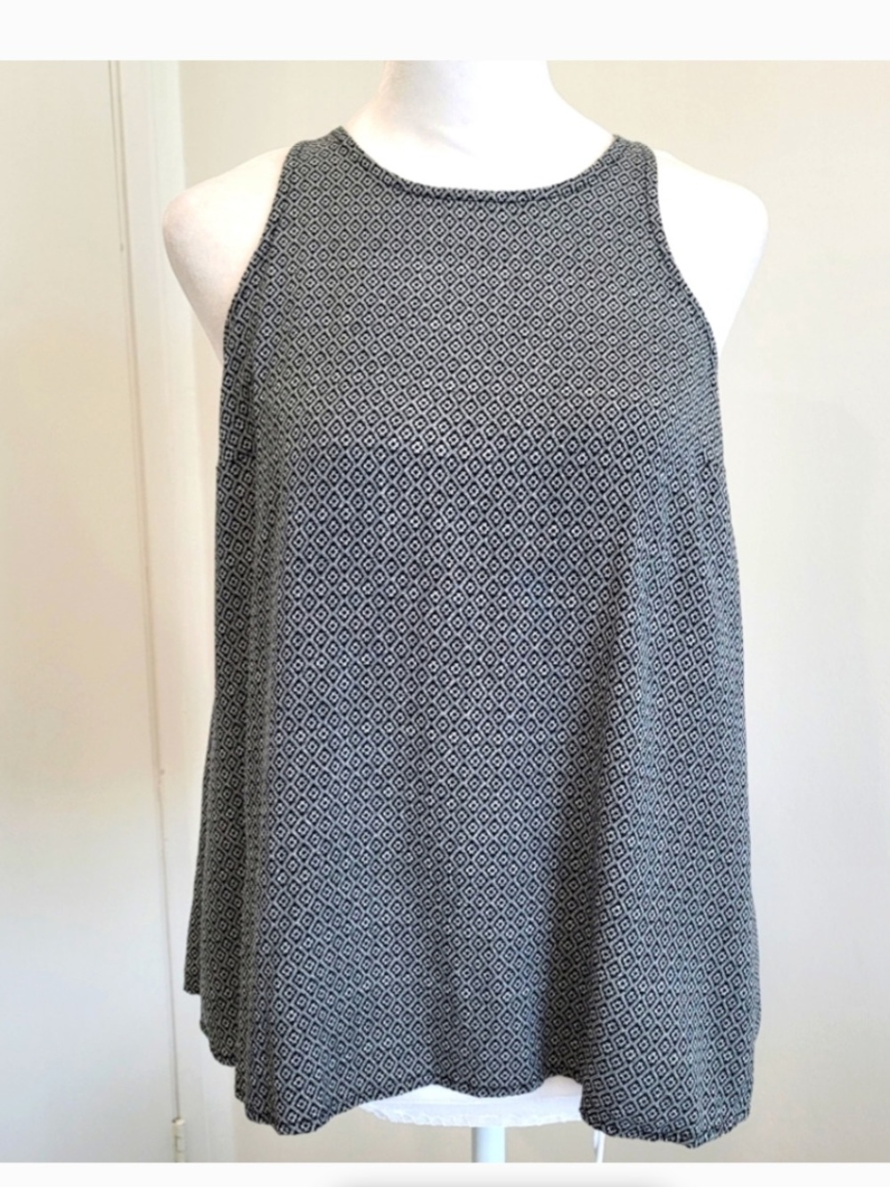 Old Navy Sleeveless Geometric Black & White Tank Top